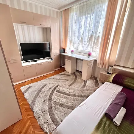 Apartamento Two-Bedroom Vintage Apartment Top Location *