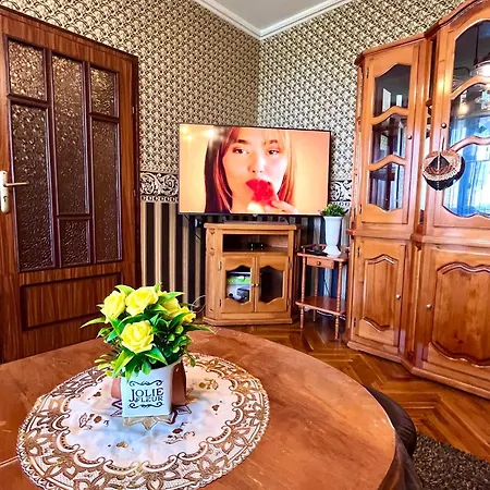 Two-Bedroom Vintage Apartment Top Location *