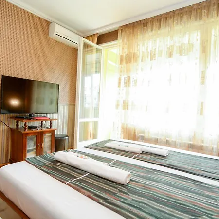 Two-Bedroom Vintage Apartment Top Location * Burgasz