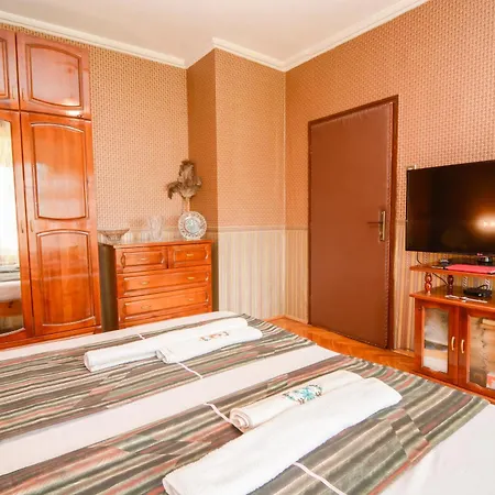Apartman Two-Bedroom Vintage Apartment Top Location