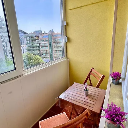 Two-bedroom Vintage Location Apartment