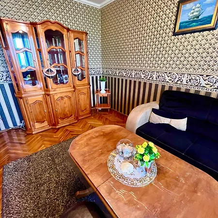 Apartman Two-Bedroom Vintage Apartment Top Location *