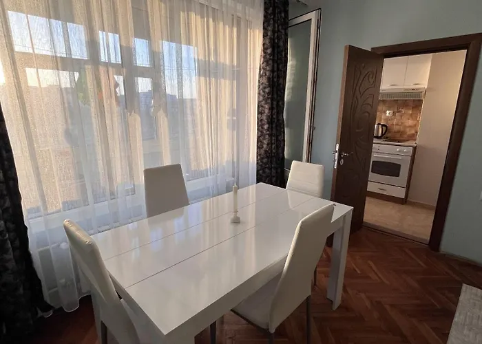 Two-bedroom Vintage Location شقة بورغاس