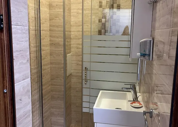 Two-bedroom Vintage Location * 布尔加斯